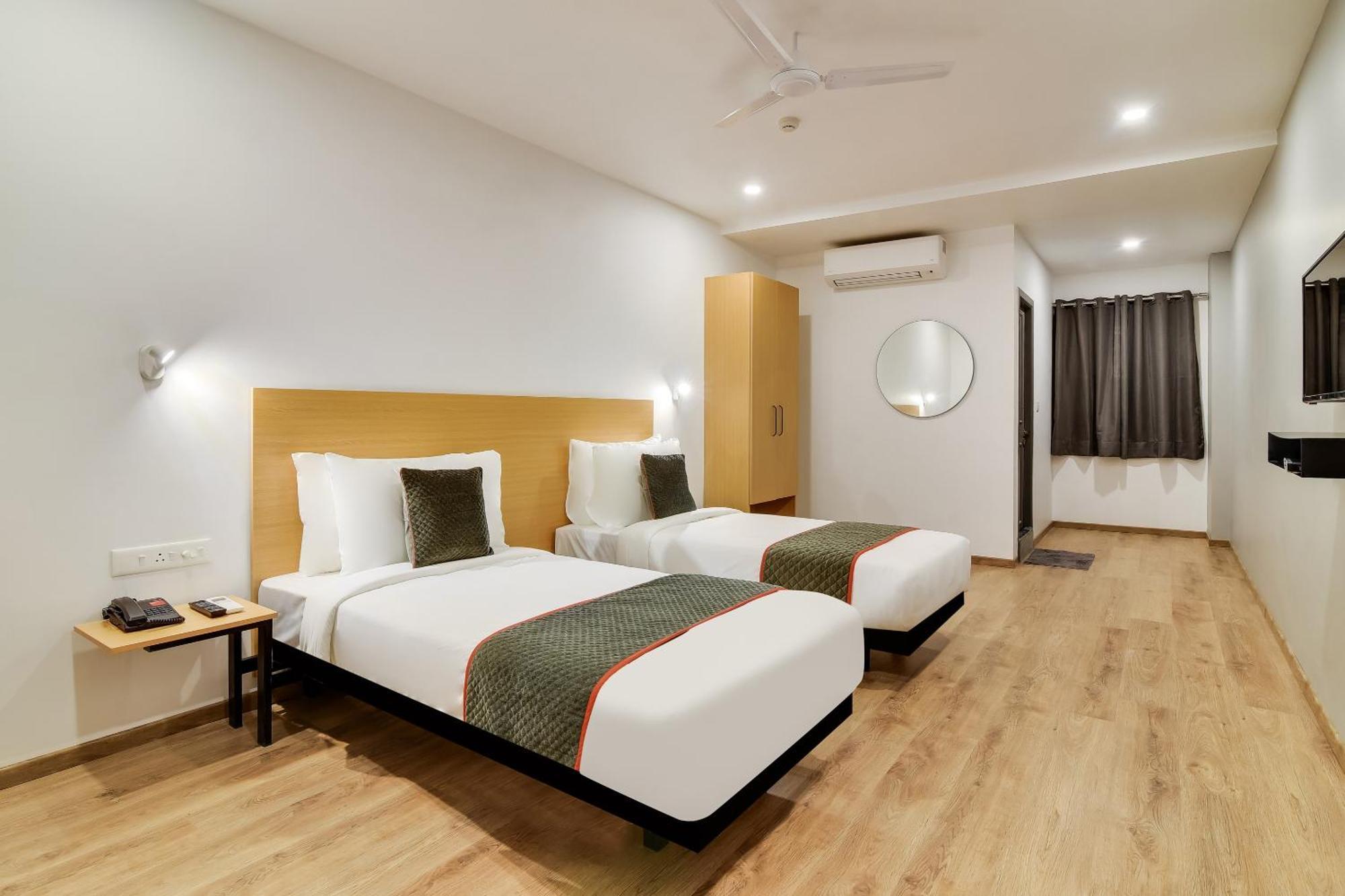 Townhouse Kovilambakkam Chennai Exterior photo
